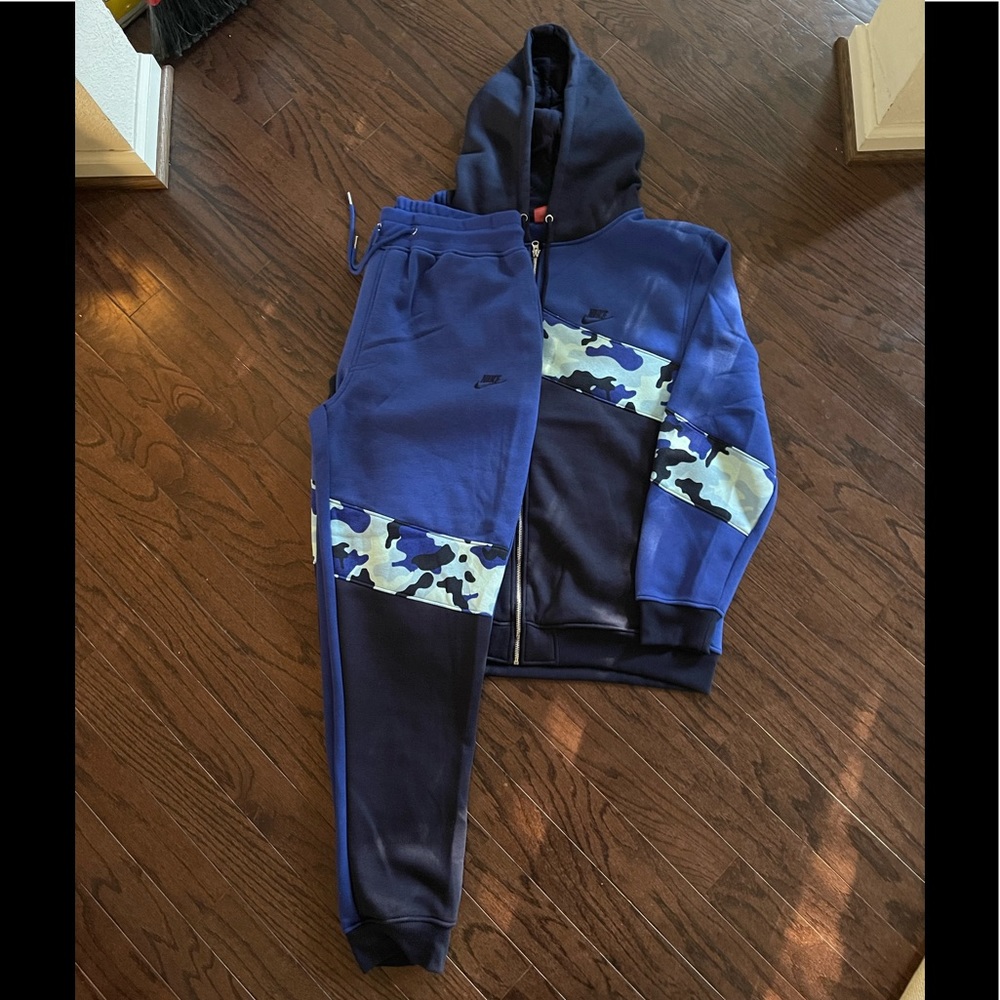 Nike camo sweatsuit